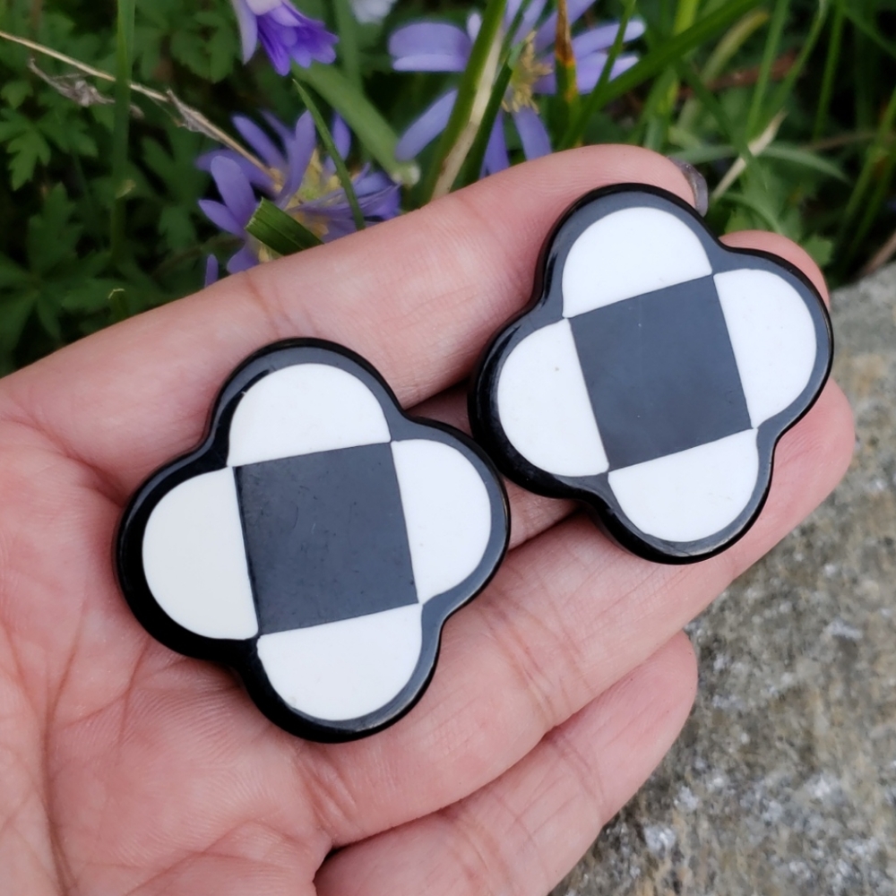 Lrg Vintage Black White Geometric Design Earrings - Picture 5 of 8
